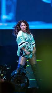 Sunidhi Chauhan corporate show fee