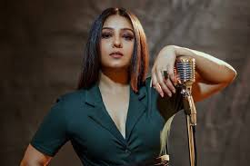booking Sunidhi Chauhan for show